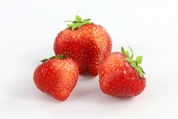 truskawki, strawberries on a white background - obrazy, fototapety, plakaty