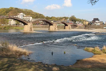 Papier Peint photo autocollant Le pont Kintai kintai bridge and nishiki river in iwakuni in japan