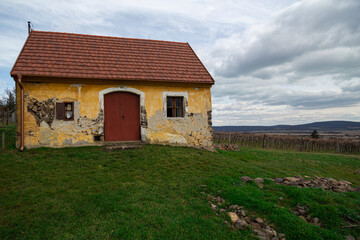 Fototapeta na wymiar old house in the countryside