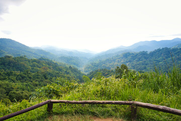 Fototapeta na wymiar 登山道から眺める山間部の風景　タイ・カムペーンペット