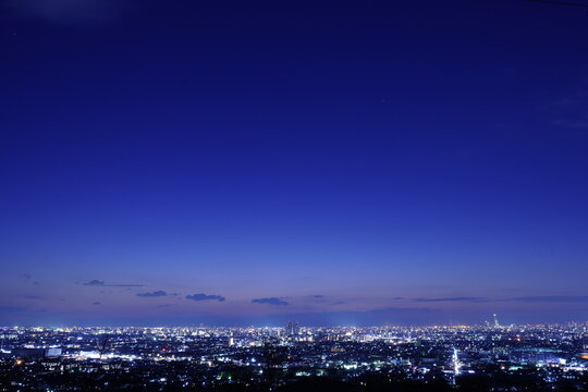 高台から眺める大阪市街夜景遠望