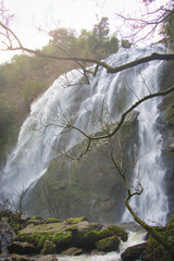 高低差のある絶景の滝　タイ・クローンラーン国立公園