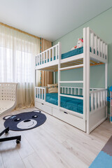 Double -tier bed for a child with decor elements, in a modern apartment