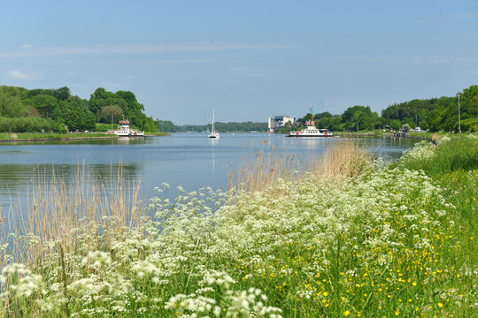 Der Nord-Ostsee-Kanal im Sommer 