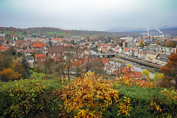 Fototapeta na wymiar Blick vom Kriegedenkmal auf Gernsbach