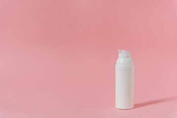 Mockup cosmétique sur fond rose