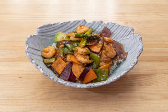 Ebidon, bol de verduras en wok. Cocina asiatica. 