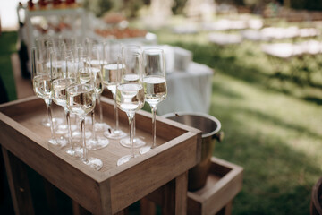 buffet, champagne glasses, champagne bubbles close-up
