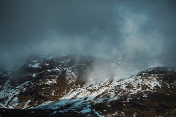 Obraz premium clouds over the mountains