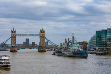 Obraz premium Tower bridge London, HMS Belfast navy cruiser museum 