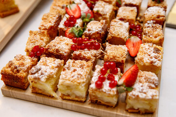 Set of apple crumble slices on a wooden tray.