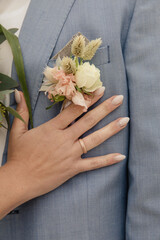Brautnägel und Blumenanstecker im modernen design - 559851734
