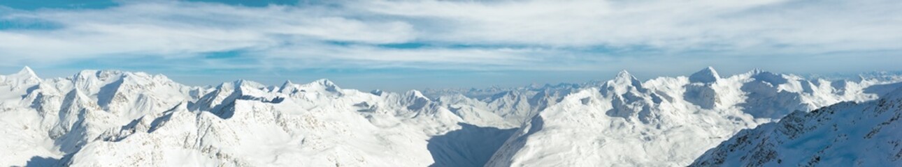 Fototapeta na wymiar Winter mountain panorama (Austria).