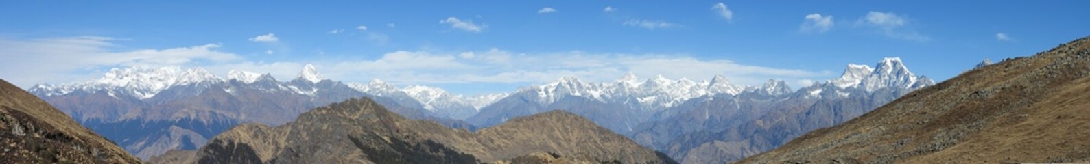 Fototapeta na wymiar grass and sky Panorama of Himalayan mountain range visible from Kuari pass trek