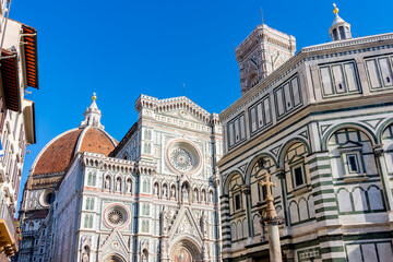 Fototapeta na wymiar Cathedral of Saint Mary of the Flower (Cattedrale di Santa Maria del Fiore) or Duomo di Firenze and Baptistery, Florence, Italy