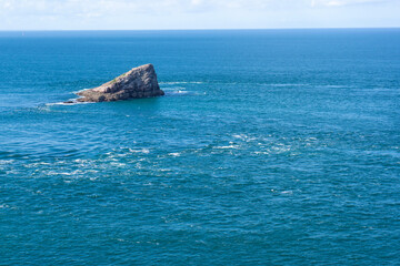 sea and rocks