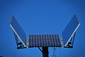 Solar panel modules with side reflectors to increase energy output - obrazy, fototapety, plakaty