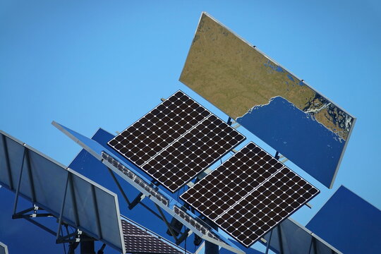 Solar Panel Modules With Side Reflectors To Increase Energy Output