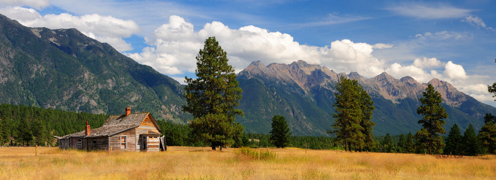 Panorama of a farmhouse at Fort Steele.