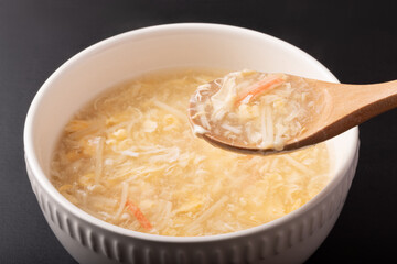 エノキとカニカマの玉子スープ © UMI