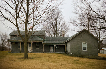 Obraz premium Abandoned 1800's Era Tobacco Farm House