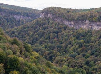 the beginning of autumn in the highlands, nature walks, panoramic views of the mountains, routes...