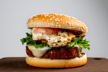 ベーコンエッグチーズハンバーガー