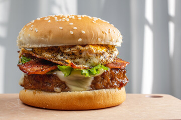 ベーコンエッグチーズハンバーガー
