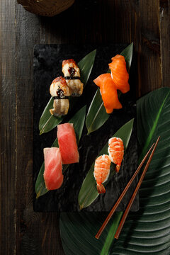 Top view of susi set served on black plate