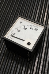 Analog voltage needle indicator replacement.