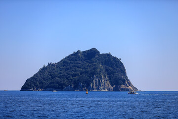Fototapeta na wymiar 대한민국 제주도에 있는 섶섬 이라 부르는 아름다운 섬의 풍경이다.