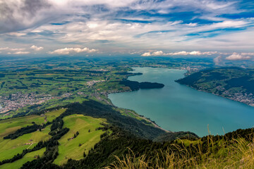 Fototapeta na wymiar view of lake from the mountain top