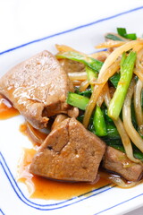 豚レバーをたっぷり使った健康的なレバニラ炒め