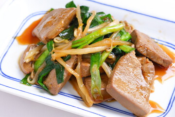 豚レバーをたっぷり使った健康的なレバニラ炒め