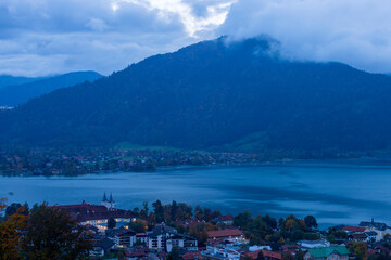 Naklejka premium Blaue Stunde am Tegernsee