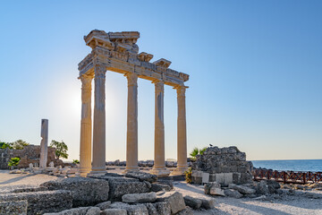 Obraz premium Awesome ruins of the Temple of Apollo in Side, Turkey