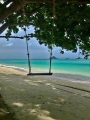 wundervolle Schaukel am Strand von Kho Phi Phi