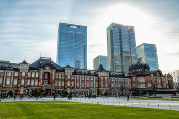 東京都千代田区　東京駅周辺の朝の風景