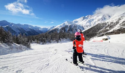 Deurstickers bambini sci sciare montagna neve corso sci scuola sci  © franzdell