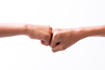 子供のグータッチ