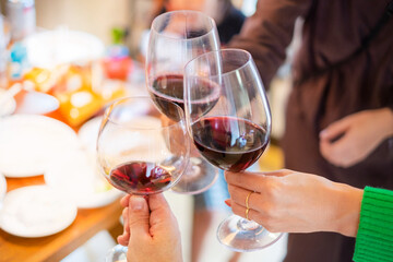 赤ワインで乾杯