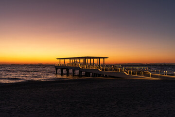 Fototapeta premium SUNSET BEACH PARK INAGEで見る夕焼け・稲毛海浜公園・千葉県