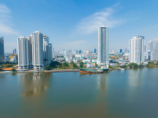 Obraz premium Condo at afternoons front the river background