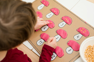 Kid learns to count. Logical tasks for the preschool class. Child employment, fine motor skils training, learning to keep focus, task completion, children motivation. DIY Montessori activities.