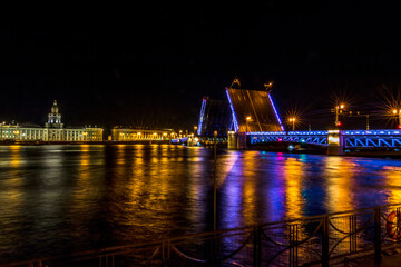 Fototapeta na wymiar Night view of the bridge opening at St Petersburg
