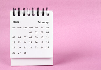 Obraz na płótnie Canvas The February 2023 desk calendar on pink color background.