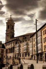 Fototapeta na wymiar Paseando por una calle de Vitoria, País Vasco Walking through a street in Vitoria, Basque Country