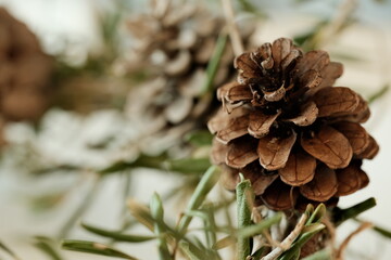 Pine cone crown DIY decoration with natural materials and soft tones for Christmas season