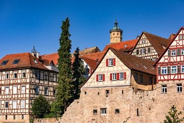 Obraz premium View of the half-timbered houses in the old town of Schwäbisch Hall in Baden-Württemberg, Germany