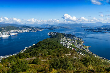 Fjordlandschaft bei Alesund in Norwegen